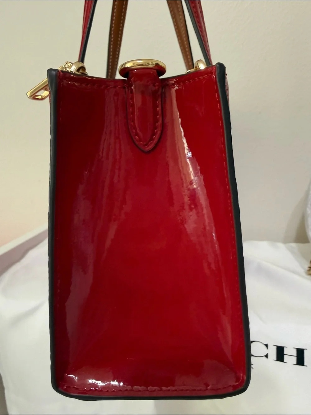 Coach beautiful glossy
